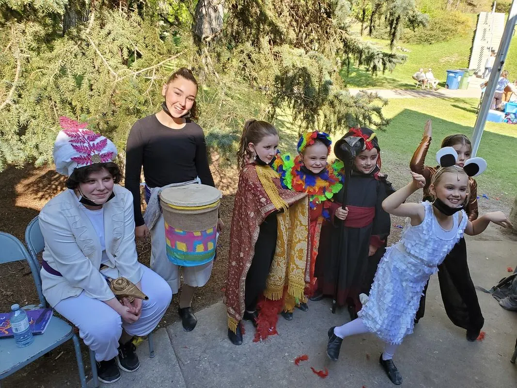 Behind the Scenes photo 31